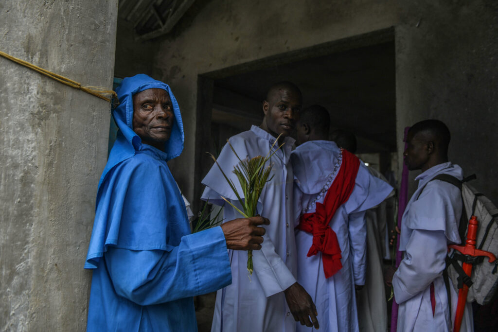 Tragedie în Africa de Sud: Zeci de tineri decedați în ritualul circumciziei Tragedie în Africa de Sud: Zeci de tineri decedați în ritualul circumciziei