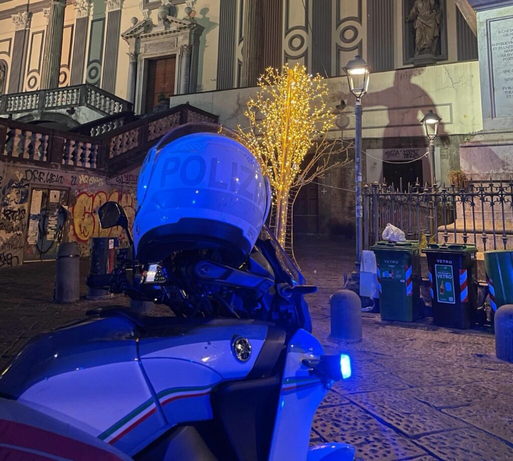 Tânăr fotbalist de 18 ani, atacat cu cuțitul de o bandă în Napoli! Tânăr fotbalist de 18 ani, atacat cu cuțitul de o bandă în Napoli!