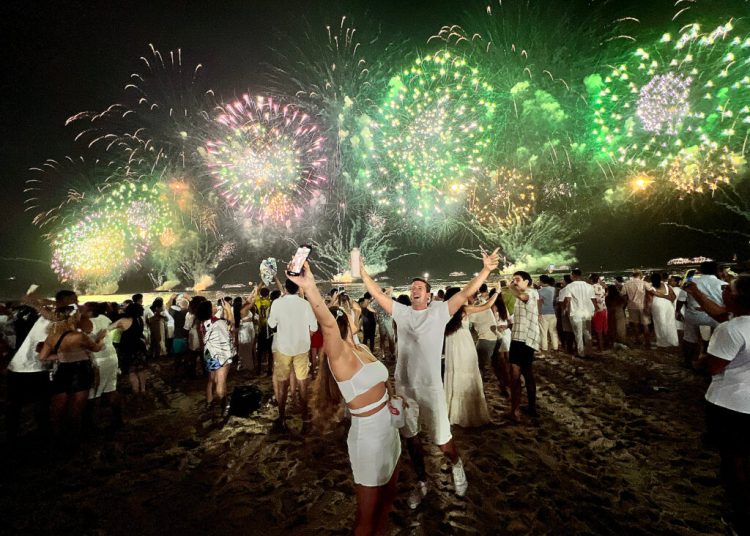 Rio de Janeiro intră în Guinness pentru cea mai grandioasă petrecere de Anul Nou! Rio de Janeiro intră în Guinness pentru cea mai grandioasă petrecere de Anul Nou!