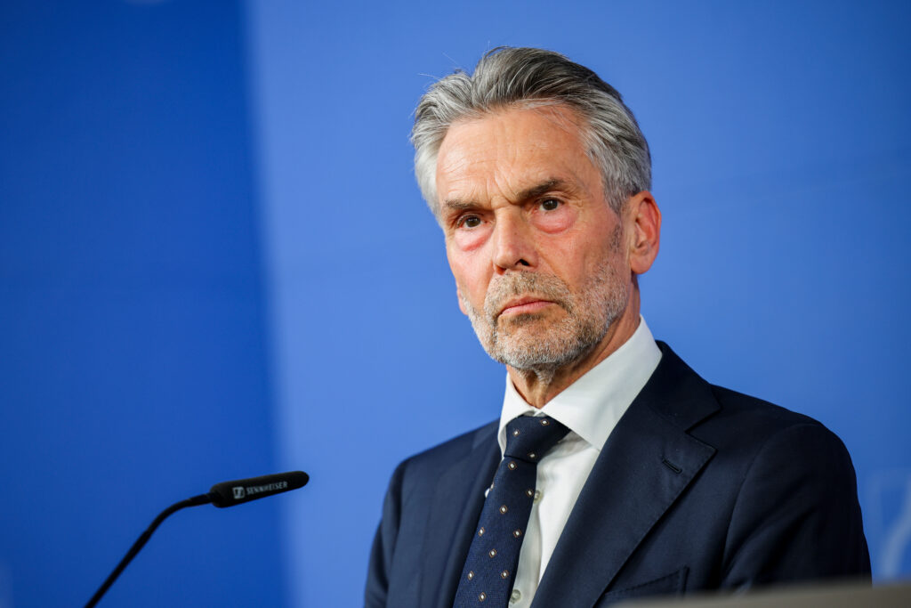 Premierul Olandei, în vizită la baza militară de la Câmpia Turzii! Premierul Olandei, în vizită la baza militară de la Câmpia Turzii!