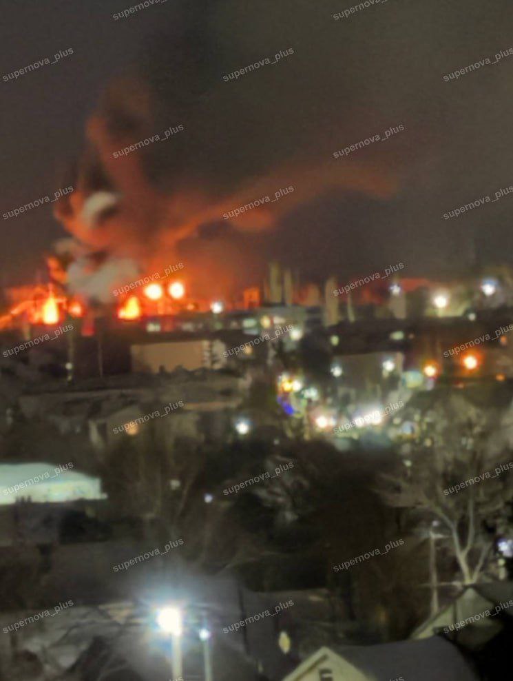 Raid spectaculos asupra unui depozit de petrol din Luhansk ocupat de ruși Raid spectaculos asupra unui depozit de petrol din Luhansk ocupat de ruși