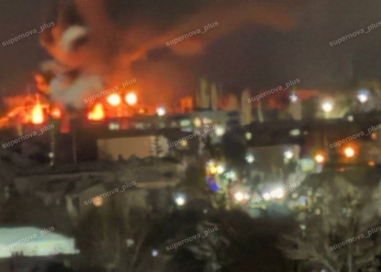 Raid spectaculos asupra unui depozit de petrol din Luhansk ocupat de ruși Raid spectaculos asupra unui depozit de petrol din Luhansk ocupat de ruși