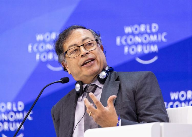 Columbia în fierbere: Președintele cheamă la proteste împotriva lui Trump! Columbia în fierbere: Președintele cheamă la proteste împotriva lui Trump!