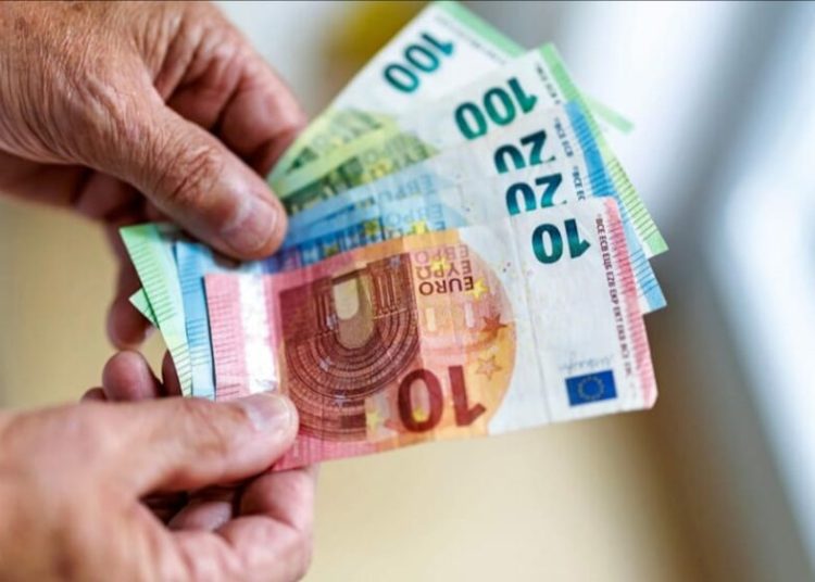 România pe cale de pensionare: Ce se întâmplă în țara cu sute de mii de români la muncă? România pe cale de pensionare: Ce se întâmplă în țara cu sute de mii de români la muncă?