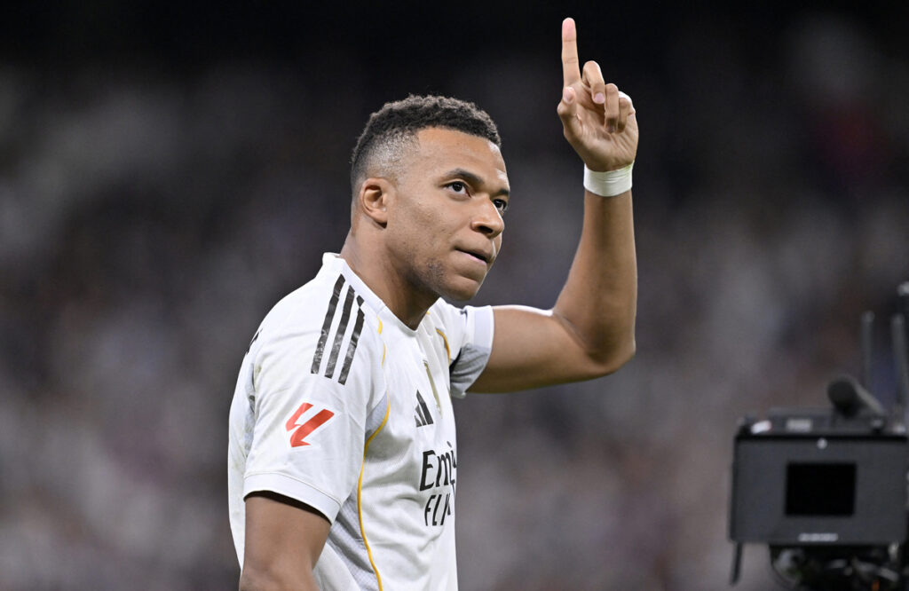 Mbappé reacționează la plecarea lui Alonso de la Real Madrid: „O plăcere!” Mbappé reacționează la plecarea lui Alonso de la Real Madrid: „O plăcere!”