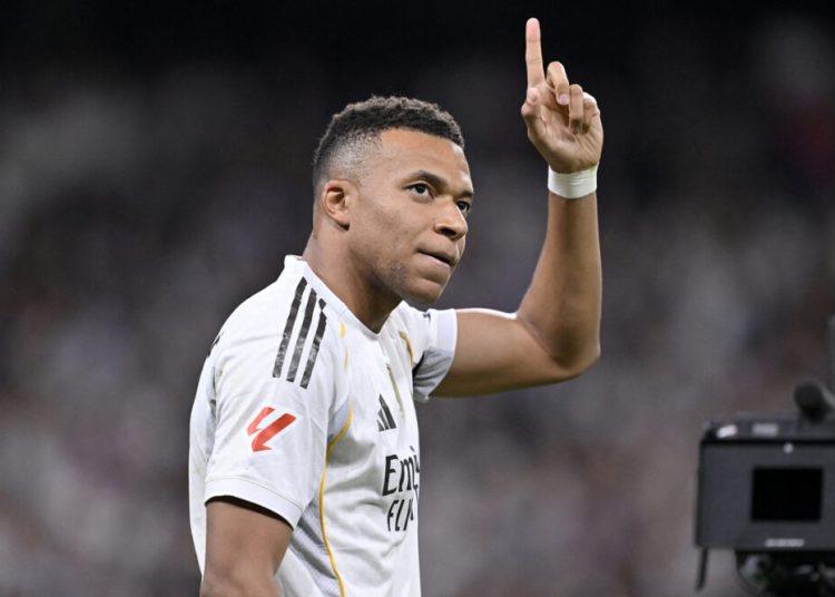 Mbappé reacționează la plecarea lui Alonso de la Real Madrid: „O plăcere!” Mbappé reacționează la plecarea lui Alonso de la Real Madrid: „O plăcere!”