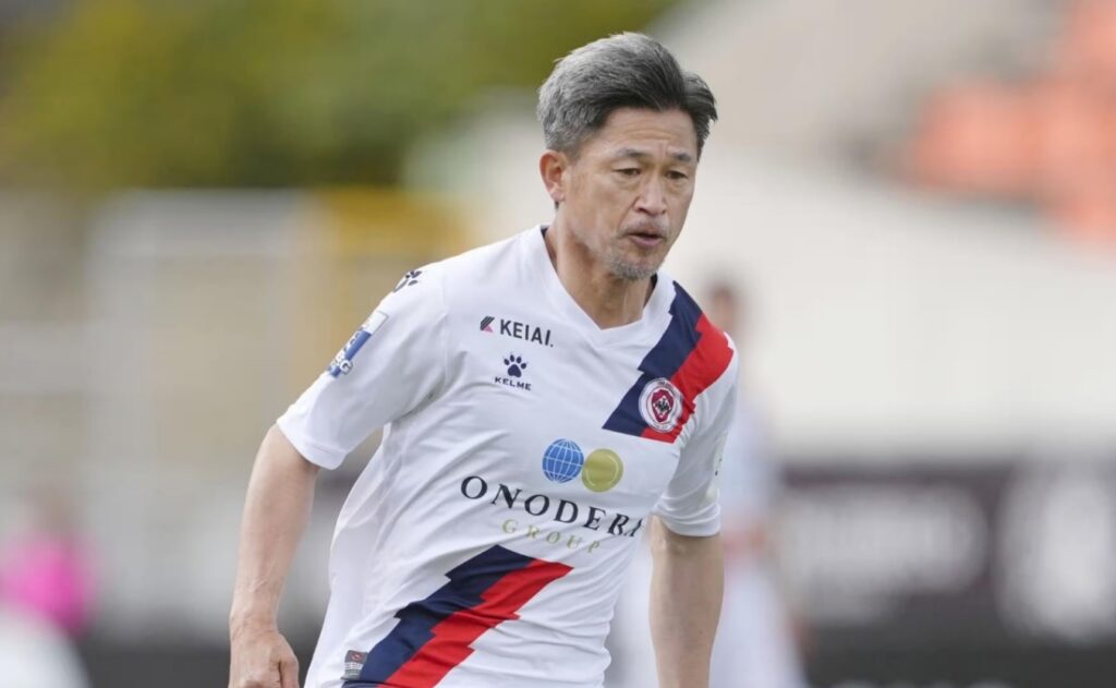 „King Kazu” rămâne pe teren: La ce vârstă continuă legenda fotbalului? „King Kazu” rămâne pe teren: La ce vârstă continuă legenda fotbalului?