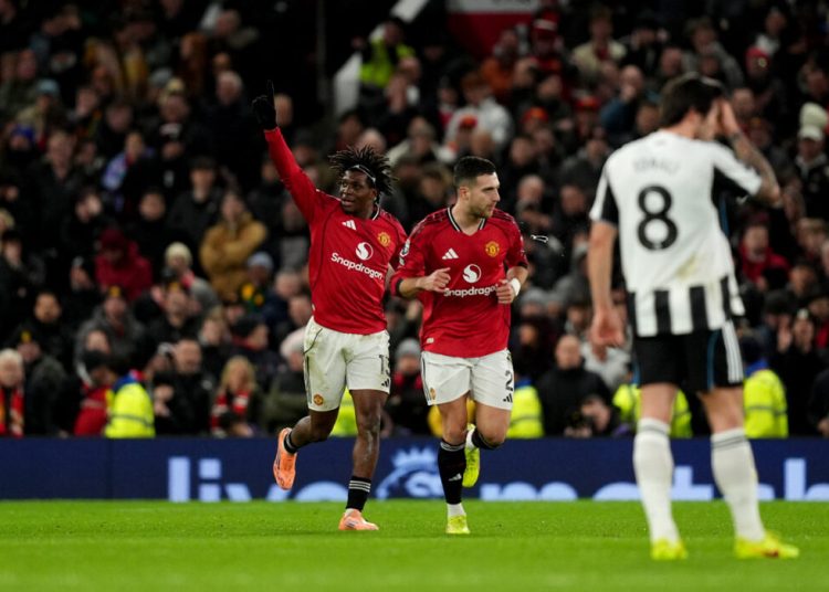 Manchester United câștigă dramatic cu Newcastle: Dorgu marchează primul gol! Manchester United câștigă dramatic cu Newcastle: Dorgu marchează primul gol!