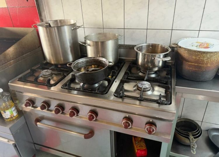 Amenzi uriașe de 670.000 lei pentru produse expirate în stațiuni! Amenzi uriașe de 670.000 lei pentru produse expirate în stațiuni!