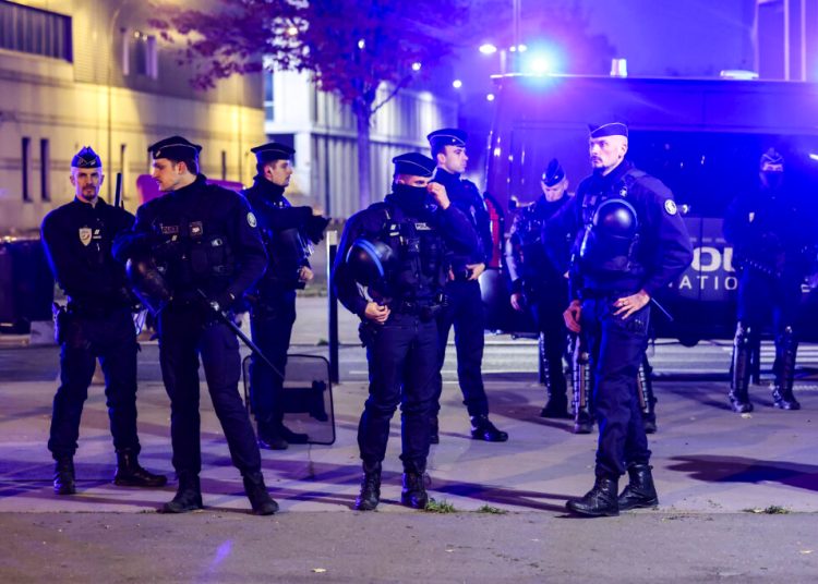 Atacatorul din Paris, cu ordin de expulzare, șochează prin agresiune Atacatorul din Paris, cu ordin de expulzare, șochează prin agresiune