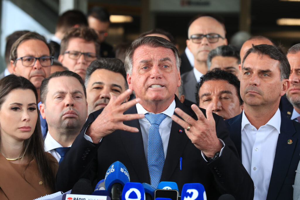 Jair Bolsonaro, mutat în celule mai „confortabile” după închisoare Jair Bolsonaro, mutat în celule mai „confortabile” după închisoare