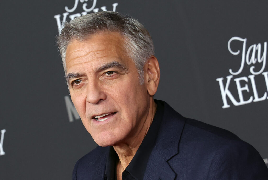 George Clooney ripostează criticilor lui Trump după ce devine francez! George Clooney ripostează criticilor lui Trump după ce devine francez!