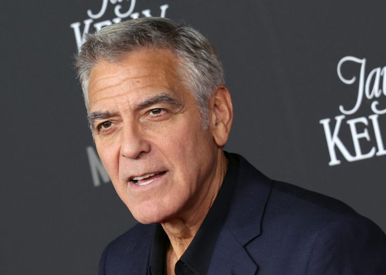 George Clooney ripostează criticilor lui Trump după ce devine francez! George Clooney ripostează criticilor lui Trump după ce devine francez!