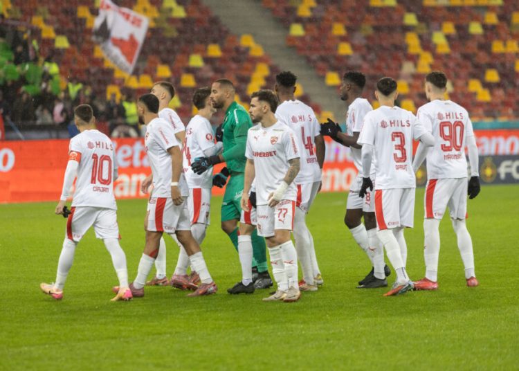 Superliga revine vineri cu dueluri electrizante: Metaloglobus vs FC Argeș și Hermannstadt vs Dinamo! Superliga revine vineri cu dueluri electrizante: Metaloglobus vs FC Argeș și Hermannstadt vs Dinamo!