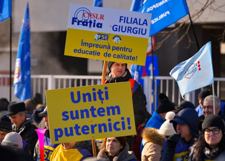 România și tăcerea protestelor: Ce ne oprește să ieșim în stradă? România și tăcerea protestelor: Ce ne oprește să ieșim în stradă?