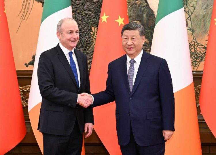 Irlanda Întâlnește China: O Vizită Diplomatică Strategică la Beijing Irlanda Întâlnește China: O Vizită Diplomatică Strategică la Beijing