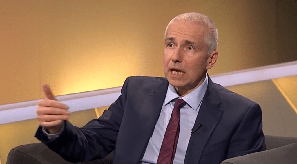 Radu Marinescu răspunde: Voineag și Savonea rămân în funcții? Radu Marinescu răspunde: Voineag și Savonea rămân în funcții?