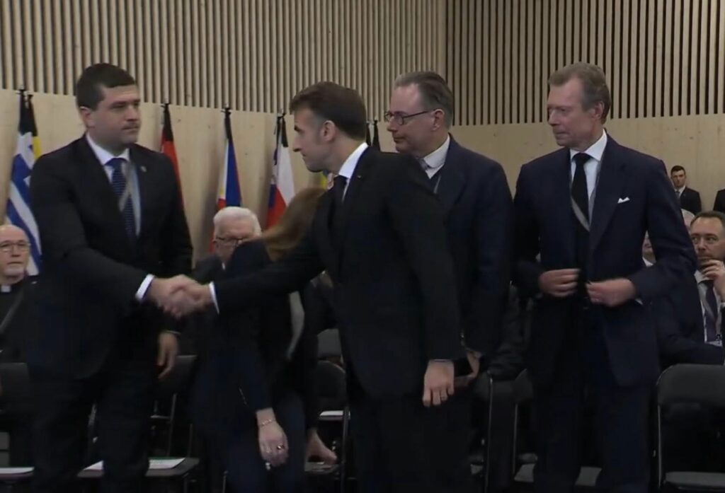 Radu Miruță, emoționat la comemorarea victimelor din Crans Montana Radu Miruță, emoționat la comemorarea victimelor din Crans Montana