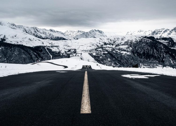 Zăpadă și gheață: Haos pe cer și pe autostrăzi în Europa! Zăpadă și gheață: Haos pe cer și pe autostrăzi în Europa!
