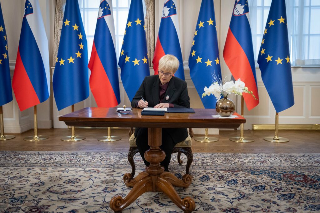 Alegeri parlamentare în Slovenia: Data stabilită pentru 22 martie! Alegeri parlamentare în Slovenia: Data stabilită pentru 22 martie!