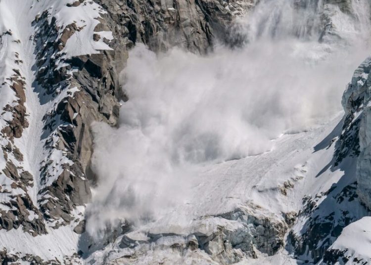 Atenție! Avalanșe iminente în Făgăraș, Bucegi și Parâng! Atenție! Avalanșe iminente în Făgăraș, Bucegi și Parâng!