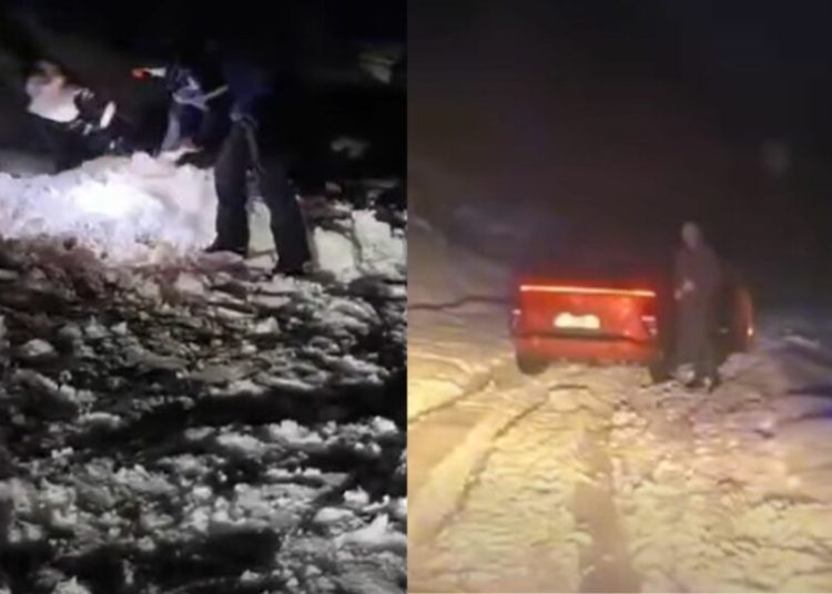 Familie cu doi copii din Alba, prinsă în mașină de nămeți! Familie cu doi copii din Alba, prinsă în mașină de nămeți!