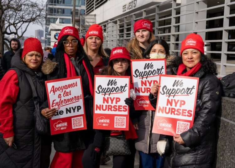 New York: 15.000 de asistenți medicali pregătesc o grevă masivă! New York: 15.000 de asistenți medicali pregătesc o grevă masivă!