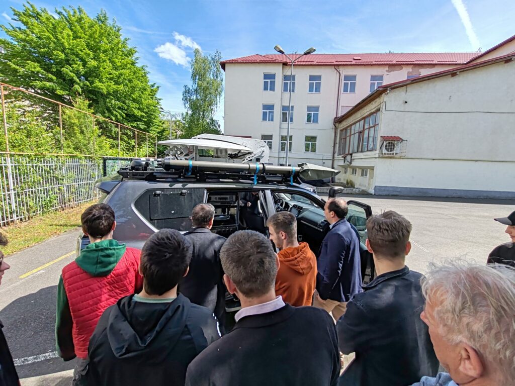 Evacuare de urgență: 300 de elevi și profesori din Baia Mare din cauza gazului! Evacuare de urgență: 300 de elevi și profesori din Baia Mare din cauza gazului!