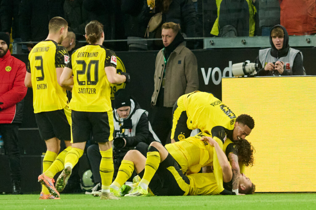 Borussia Dortmund zdrobește Werder Bremen și își asigură locul 2! Borussia Dortmund zdrobește Werder Bremen și își asigură locul 2!