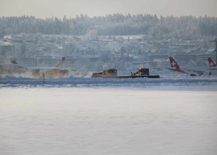 Aeroporturi europene închise din cauza poleiului și zăpezii! Aeroporturi europene închise din cauza poleiului și zăpezii!