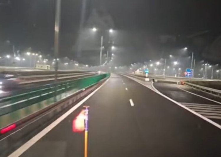 Drumuri din Oltenia: carosabil perfect, dar ceață densă sub 50 m! Drumuri din Oltenia: carosabil perfect, dar ceață densă sub 50 m!