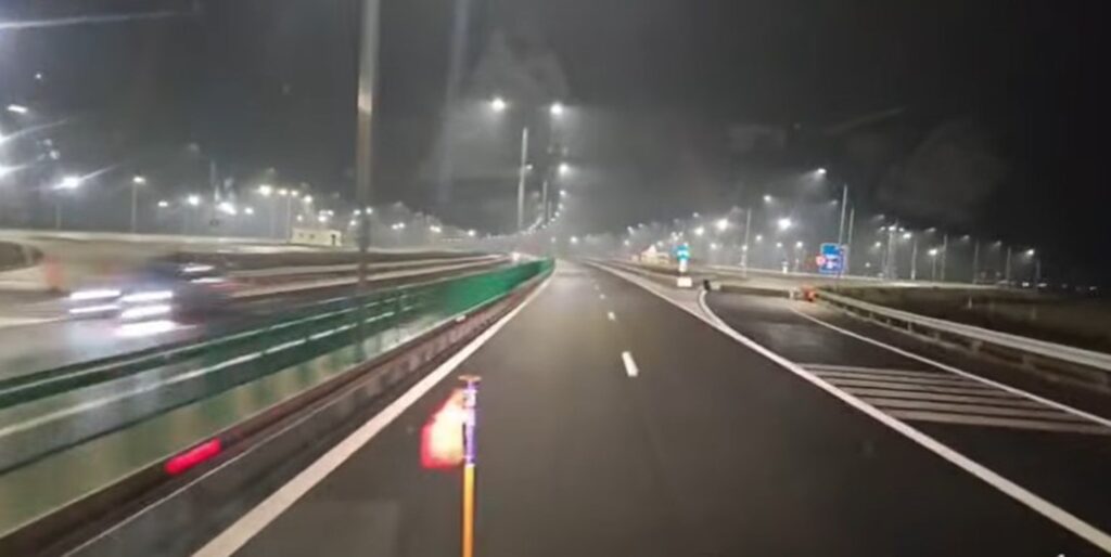 Drumuri din Oltenia: carosabil perfect, dar ceață densă sub 50 m! Drumuri din Oltenia: carosabil perfect, dar ceață densă sub 50 m!