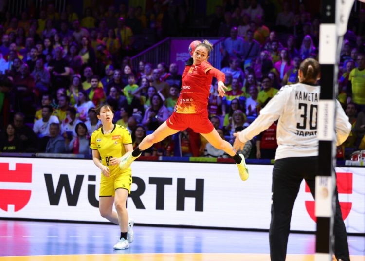 Eva Kerekes, tânăra vedetă, se alătură Corona Brașov din sezonul viitor! Eva Kerekes, tânăra vedetă, se alătură Corona Brașov din sezonul viitor!