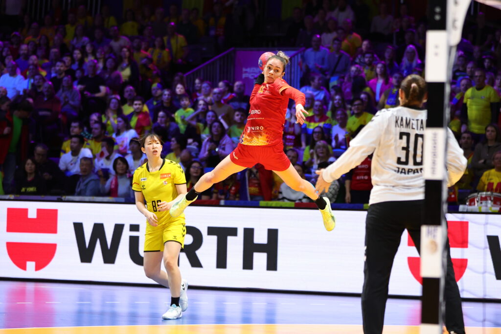 Eva Kerekes, tânăra vedetă, se alătură Corona Brașov din sezonul viitor! Eva Kerekes, tânăra vedetă, se alătură Corona Brașov din sezonul viitor!