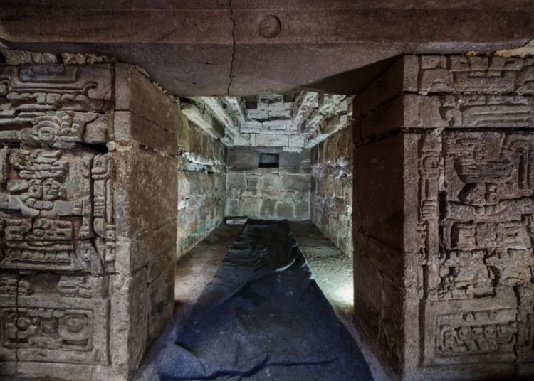 Mormânt antic de 1.400 de ani descoperit în Mexic, plin de mistere! Mormânt antic de 1.400 de ani descoperit în Mexic, plin de mistere!