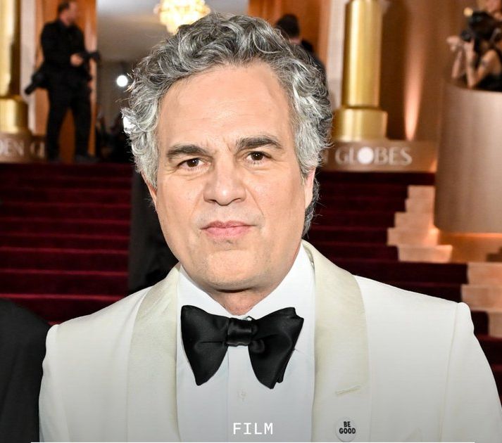 Vedete protestează împotriva ICE cu insigne la Globurile de Aur! Vedete protestează împotriva ICE cu insigne la Globurile de Aur!