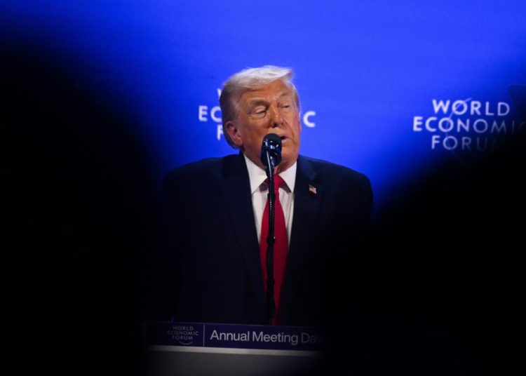 Trump își schimbă poziția: consilierii îl opresc de la opțiuni militare în Groenlanda Trump își schimbă poziția: consilierii îl opresc de la opțiuni militare în Groenlanda