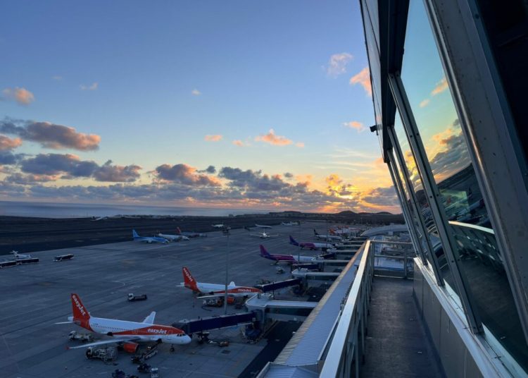 Tenerife: Tentativa șocantă a unui bărbat de a urca cu soția decedată Tenerife: Tentativa șocantă a unui bărbat de a urca cu soția decedată