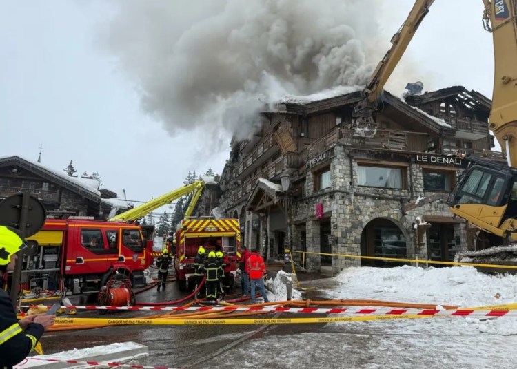 Incendiu devastator la un hotel de cinci stele din Alpi: 270 de evacuați! Incendiu devastator la un hotel de cinci stele din Alpi: 270 de evacuați!