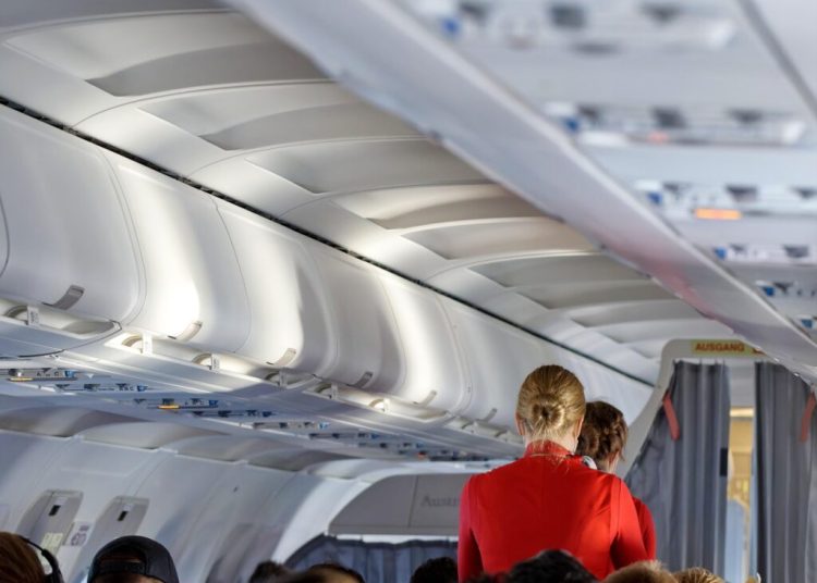 Scandal în avion: Pasager beat își vomită vecinul și rămâne blocat! Scandal în avion: Pasager beat își vomită vecinul și rămâne blocat!