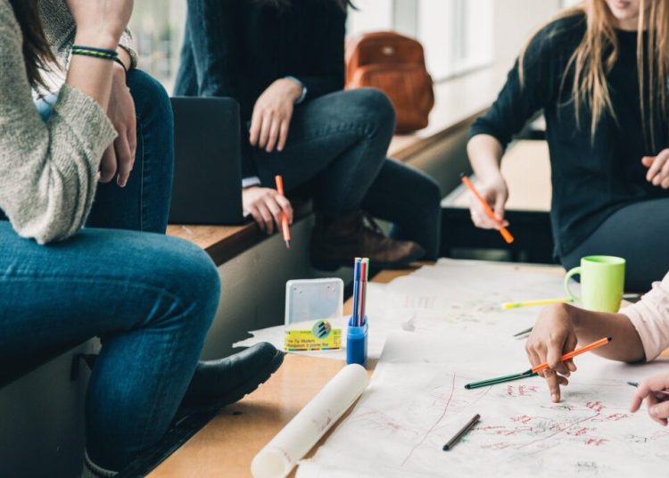 Studenții români: doar 2% lucrează în facultate, grecii în aceeași barcă! Studenții români: doar 2% lucrează în facultate, grecii în aceeași barcă!