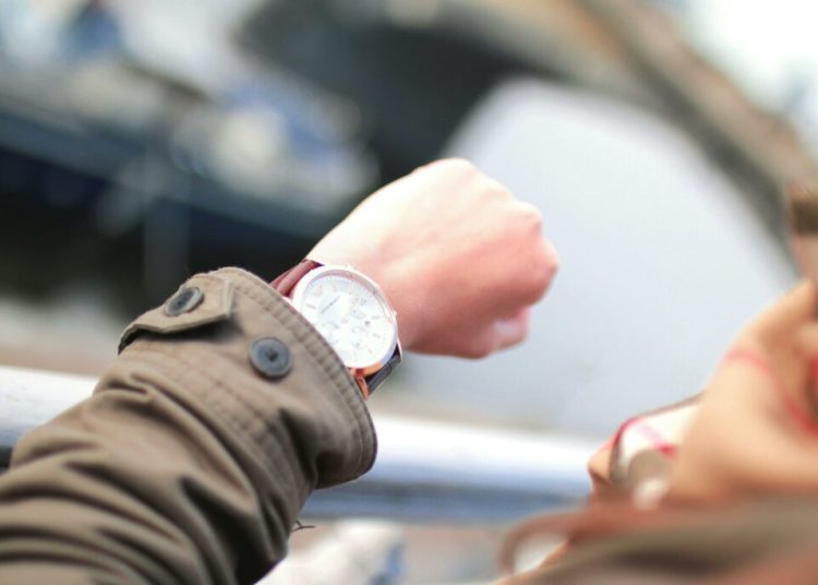 Orbirea temporală în ADHD: De ce întârzierea poate fi periculoasă Orbirea temporală în ADHD: De ce întârzierea poate fi periculoasă