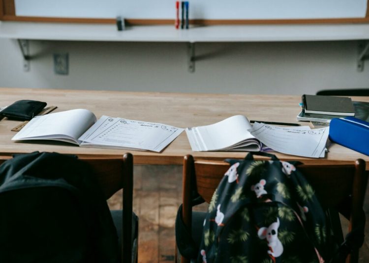 Studenții din Grecia: Numărul a scăzut dramatic la jumătate! Studenții din Grecia: Numărul a scăzut dramatic la jumătate!