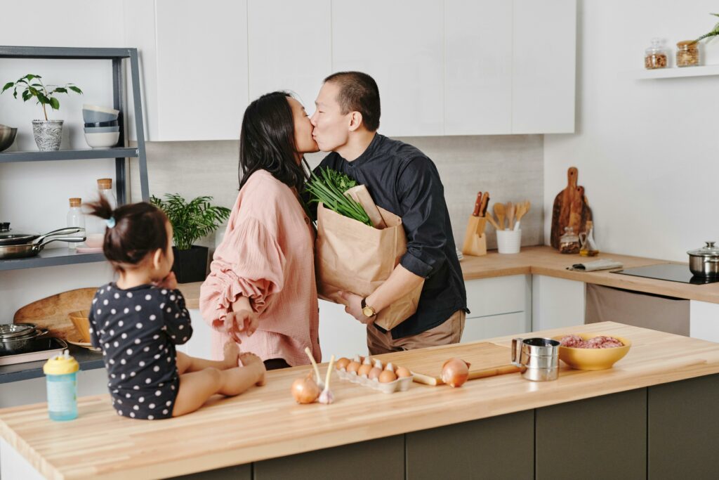 7 Obiceiuri esențiale pentru cupluri fericite, dezvăluite de un specialist 7 Obiceiuri esențiale pentru cupluri fericite, dezvăluite de un specialist