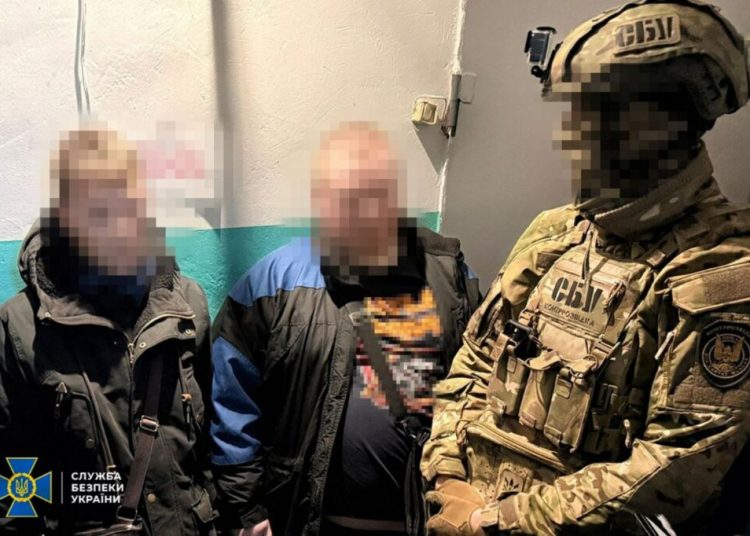 Atentat dejucat la Herson: FSB pregătea explozia mașinilor de poliție! Atentat dejucat la Herson: FSB pregătea explozia mașinilor de poliție!