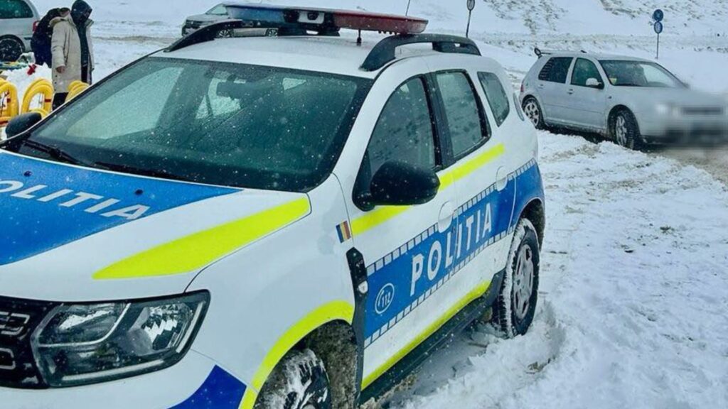 Accident pe A1 Dâmbovița: Mașină cu remorcă răsturnată blochează traficul Accident pe A1 Dâmbovița: Mașină cu remorcă răsturnată blochează traficul