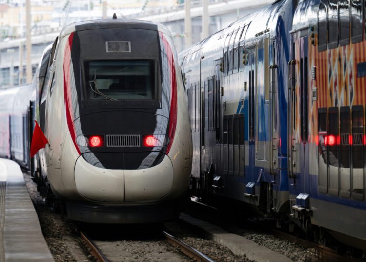 Franța se pregătește pentru o grevă națională: trenurile SNCF afectate! Franța se pregătește pentru o grevă națională: trenurile SNCF afectate!