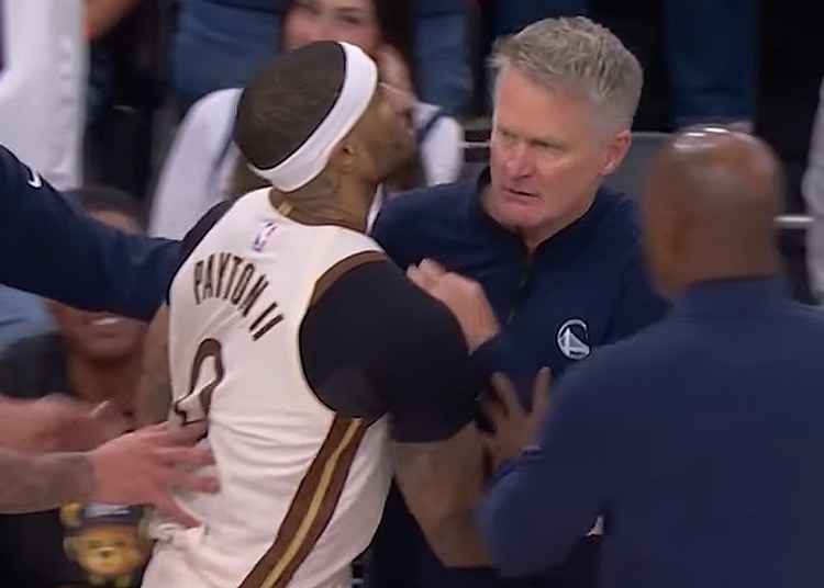 Mama îl admonestează pe celebrul antrenor NBA pentru ieșirea nervoasă! Mama îl admonestează pe celebrul antrenor NBA pentru ieșirea nervoasă!