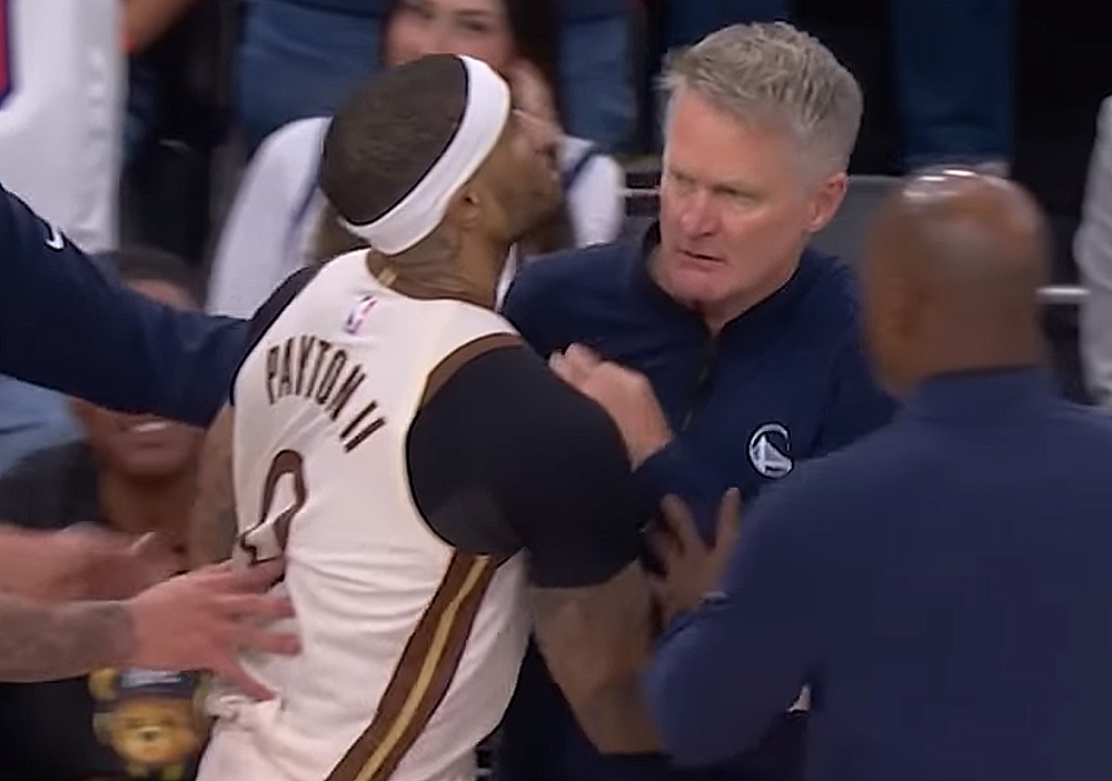 Mama îl admonestează pe celebrul antrenor NBA pentru ieșirea nervoasă! Mama îl admonestează pe celebrul antrenor NBA pentru ieșirea nervoasă!