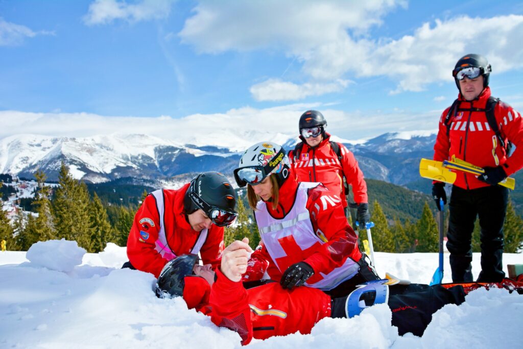 Aventuri montane: 52 de salvări în 24 de ore de la Salvamont! Aventuri montane: 52 de salvări în 24 de ore de la Salvamont!